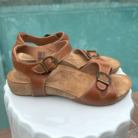Taos “Vera” leather sandal sz 11 - 11.5 like new - Picture 2 of 8